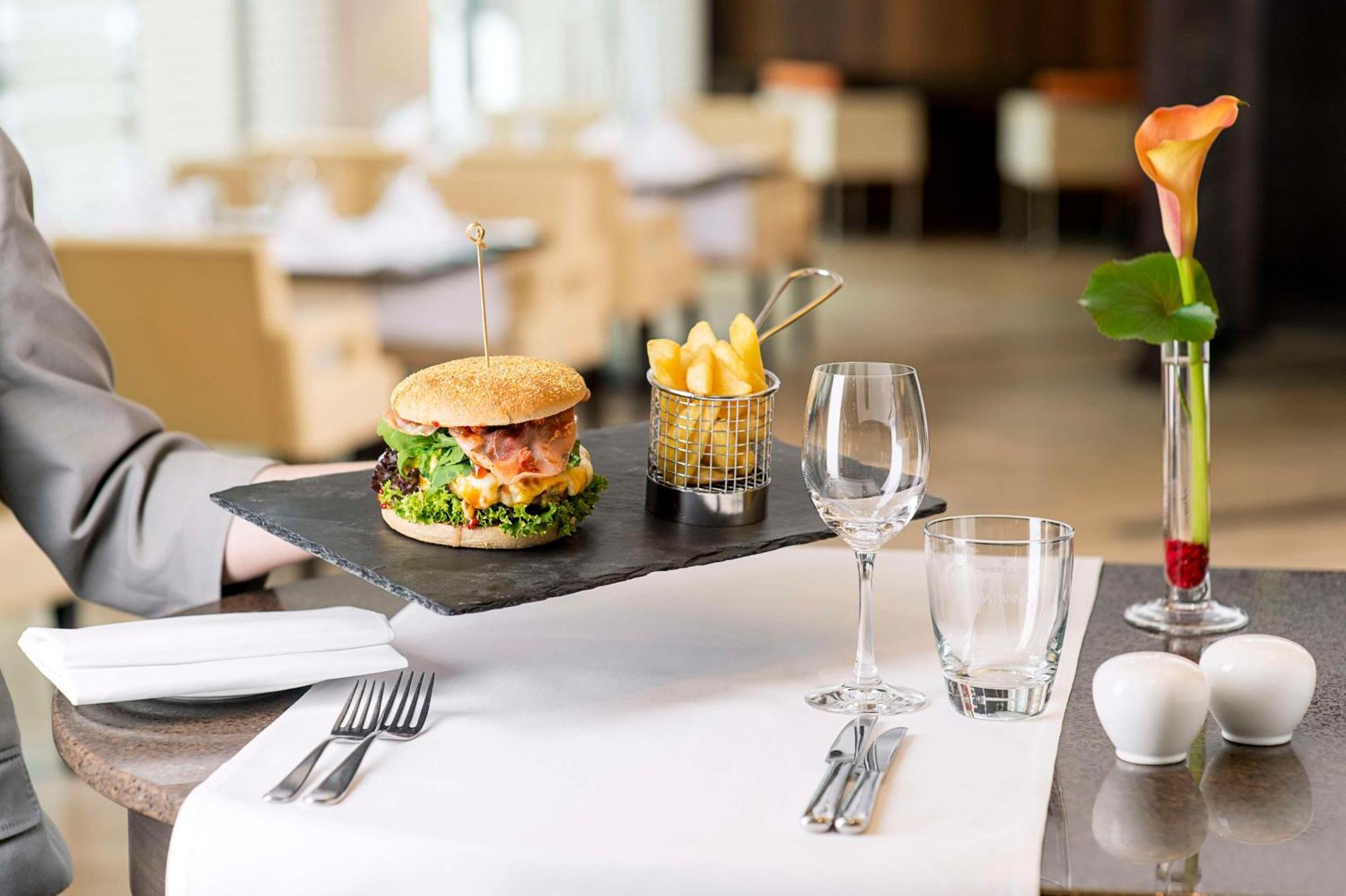 เอ็นเอช คอลเลคชั่น นึร์นแบร์ก ซิตี้ Hotel Nuremberg ภายนอก รูปภาพ